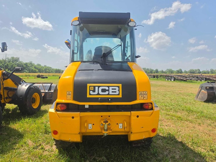 2021-jcb-409-image-7