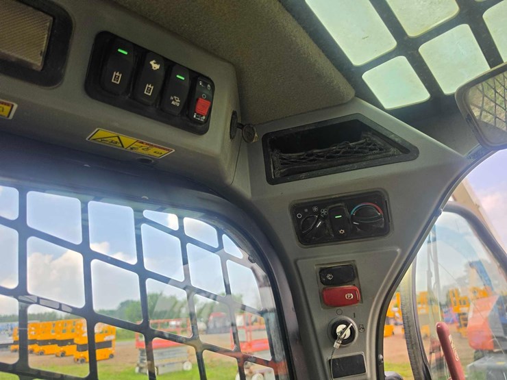 2020-caterpillar-259d3-image-21
