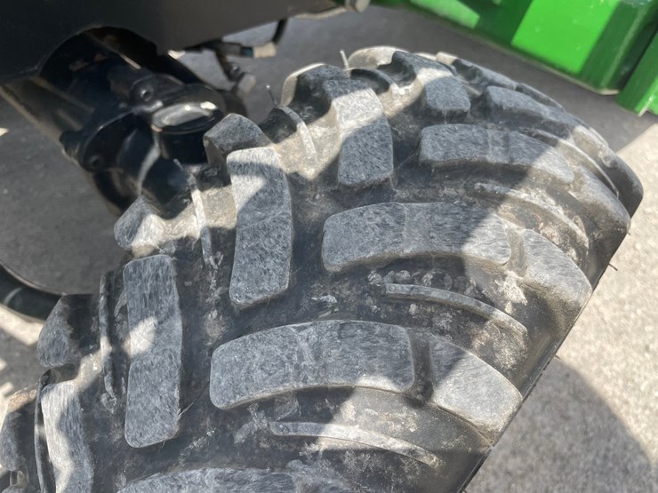 2024-john-deere-1025r-image-22
