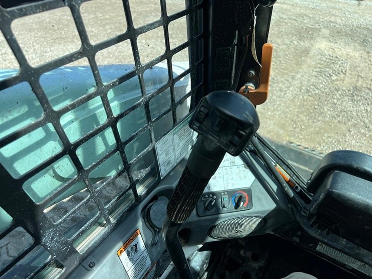 2023-bobcat-t770-image-25