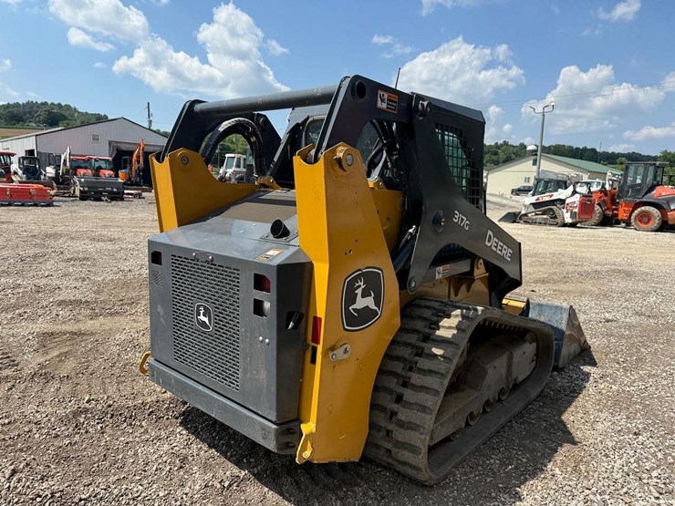 2022-deere-317g-image-4