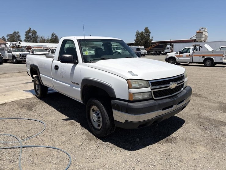 2006-chevrolet-2500-image-2