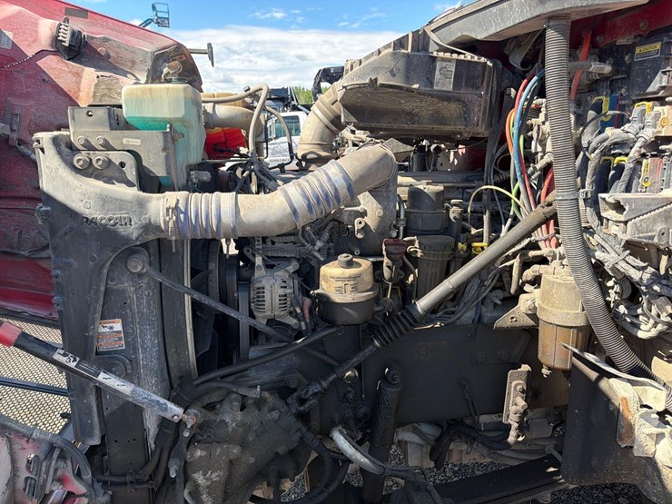 2017-peterbilt-567-image-13