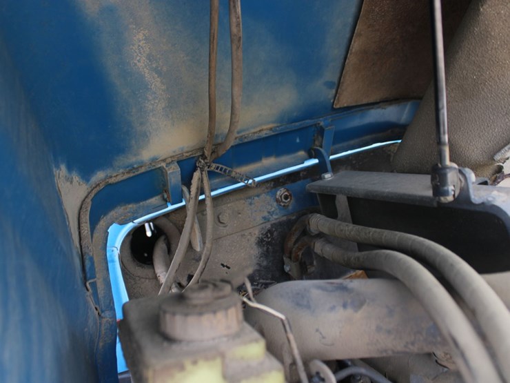 new-holland-tn75-image-2