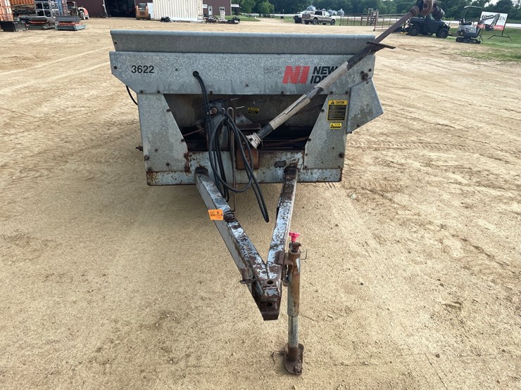 #403-•-new-idea-manure-spreader-image-2