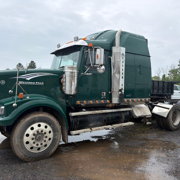 2016 WESTERN STAR 4900SF