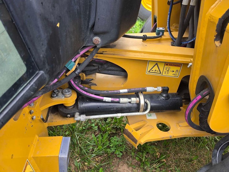 2022-caterpillar-906m-image-11