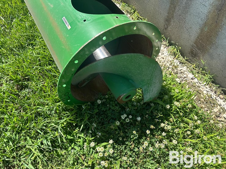 john-deere-x9-combine-unloading-auger-image-8