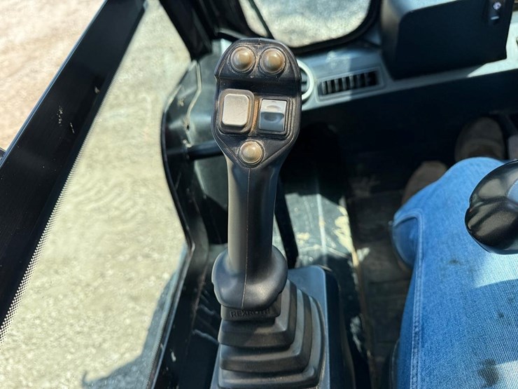 jcb-300t-image-24