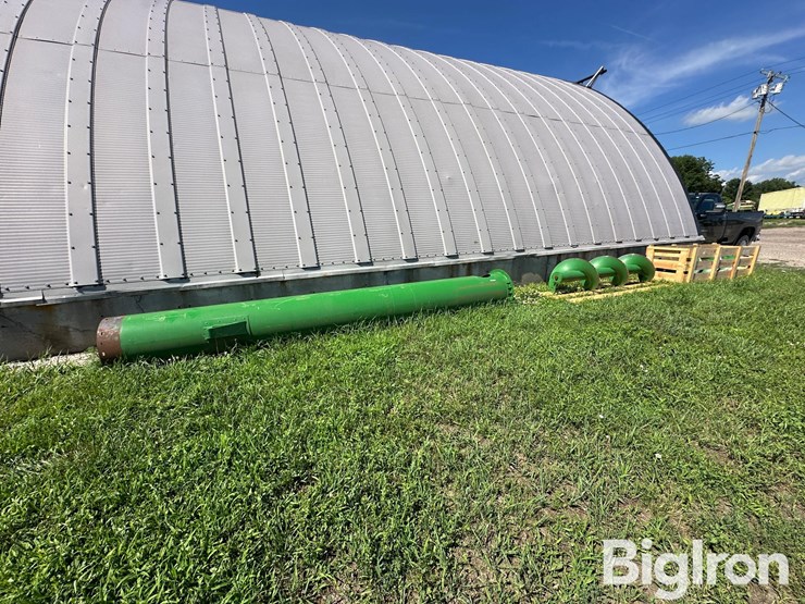 john-deere-x9-combine-unloading-auger-image-2