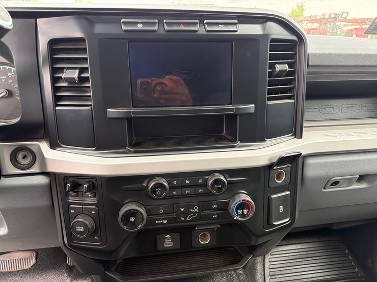 2024-ford-f550-image-18