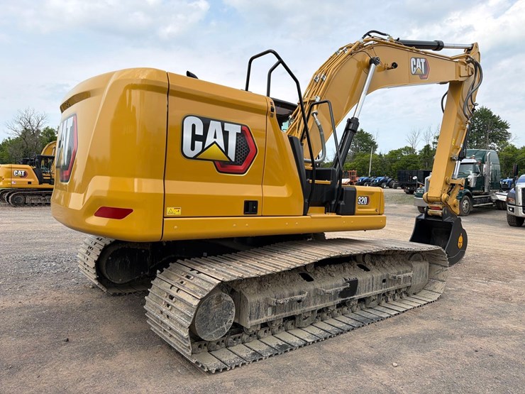caterpillar-320-image-6
