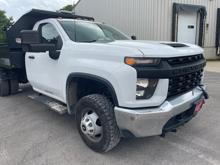 2021-chevrolet-3500-image-14