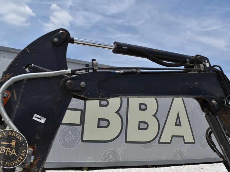 2020-deere-35g-image-25