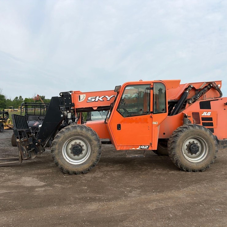 2016 SKY TRAK 8042