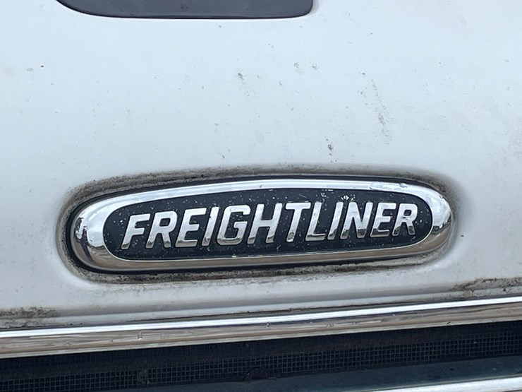 #100-•-2005-freightliner-corp-business-class-m2-straight-truck-(has-wi-title)-image-9