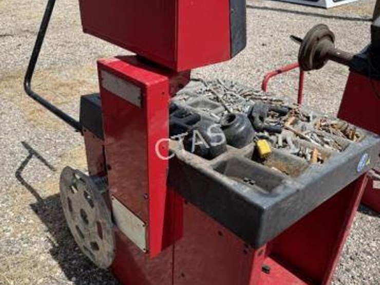 #62-•-corghi-em8540-tire-balancer-machine-image-8