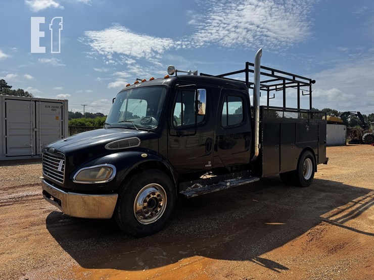 2004-freightliner-business-class-m2-106-image-1