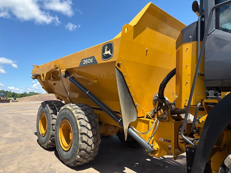 2023-deere-260e-image-9