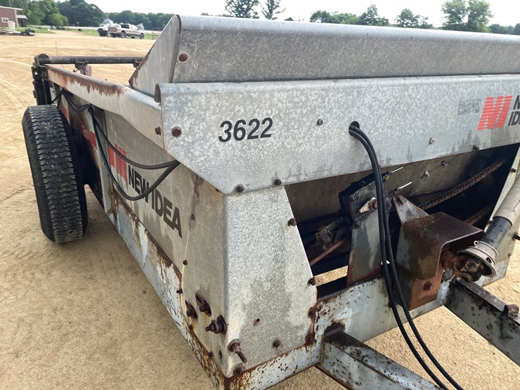 #403-•-new-idea-manure-spreader-image-24