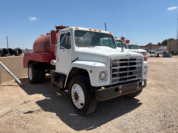 1987-international-1954-s/a-daycab-vacuum-truck-image-2