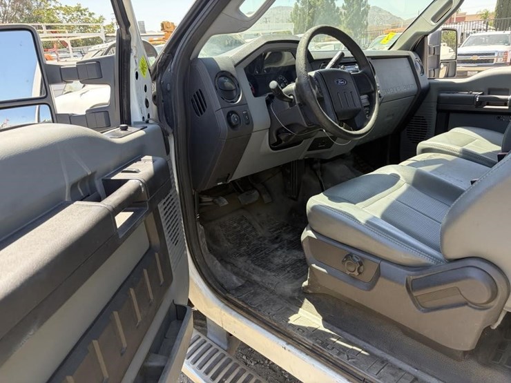 2011-ford-f250-image-13