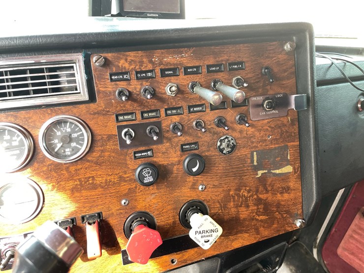 peterbilt-379-image-32