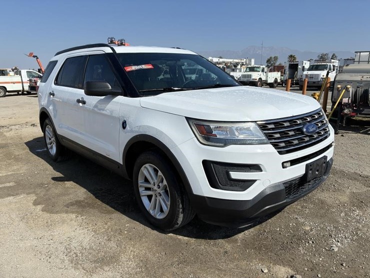 2017-ford-explorer-image-2