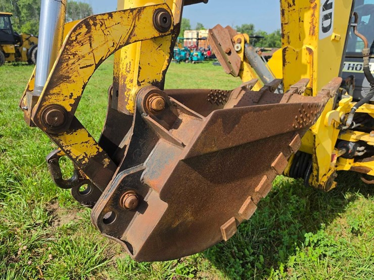 new-holland-b95-image-8