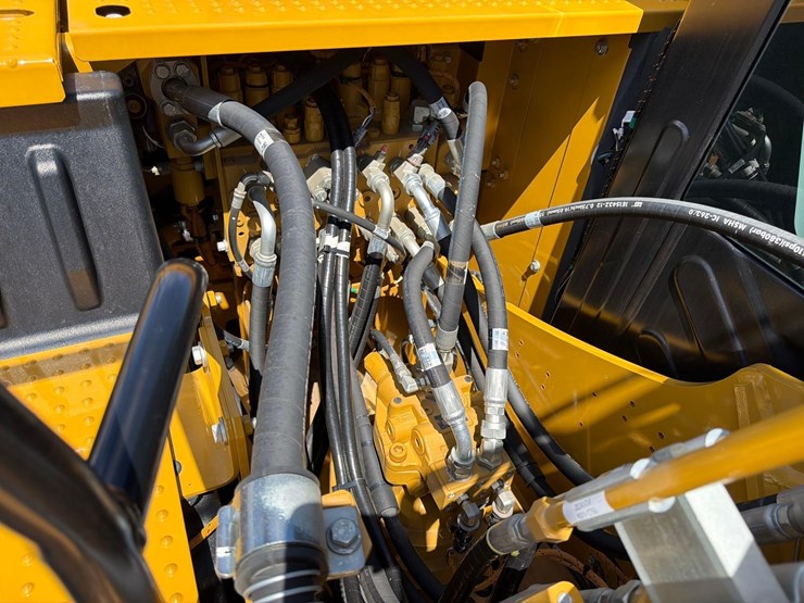 caterpillar-317-image-24