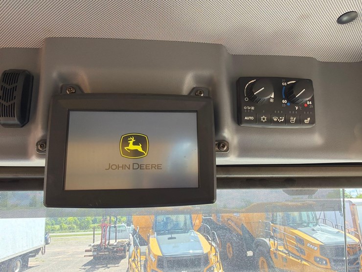 2024-deere-260p-image-17