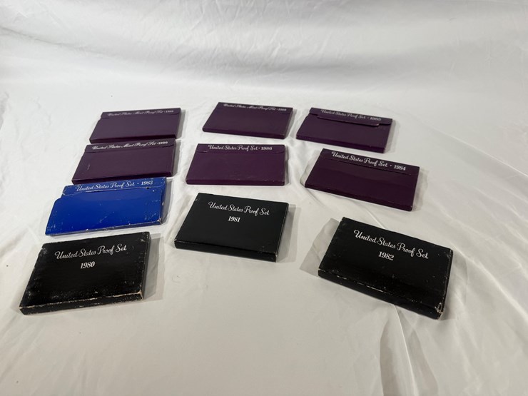 #40044-•-(10)-u.s.-mint-coinsets-from-1980's-image-1