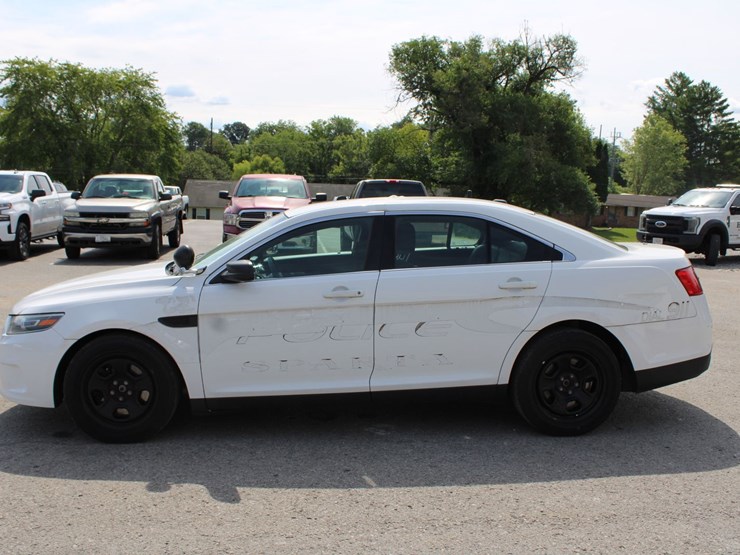 2018-ford-taurus-police-interceptor-vin:1fahp2mk2jg104624-image-3