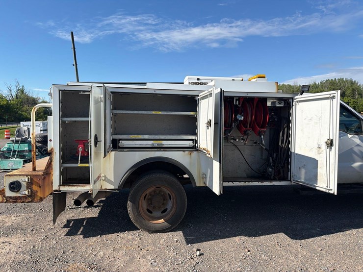 2016-ford-f550-image-14