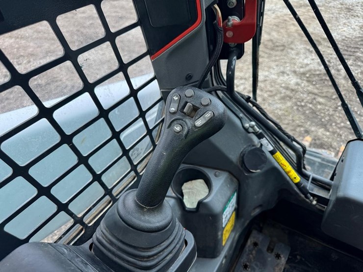 2021-bobcat-t64-image-29