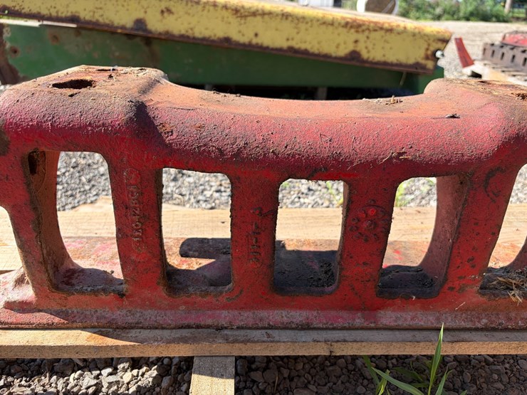 #8351-•-international-tractor-weight-bracket-image-5