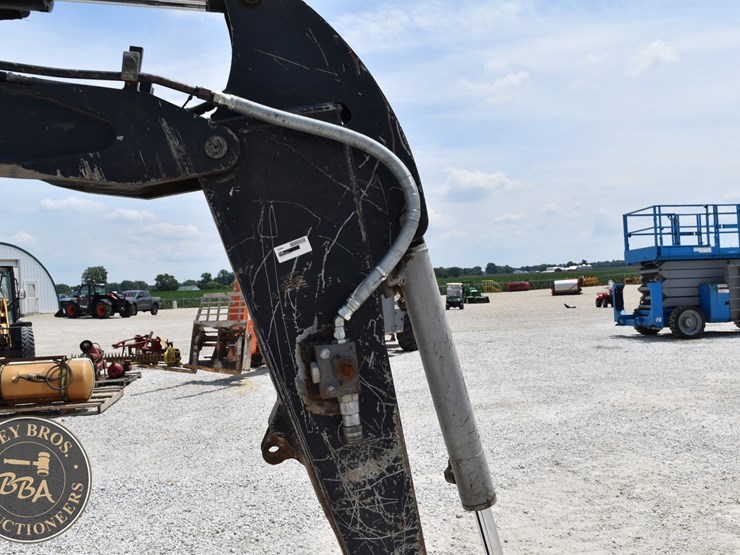2020-deere-35g-image-19
