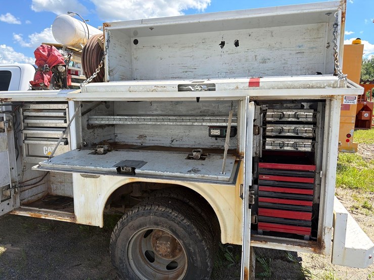 2016-chevrolet-3500-image-9