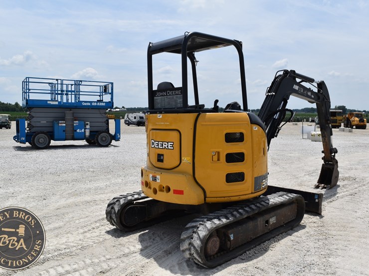 2020-deere-35g-image-13