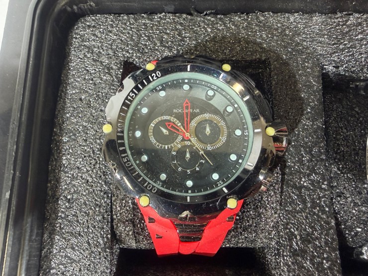 #84578-•-box-of-invicta-watches-image-8