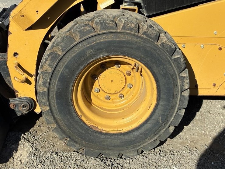 2015-caterpillar-262d-image-13
