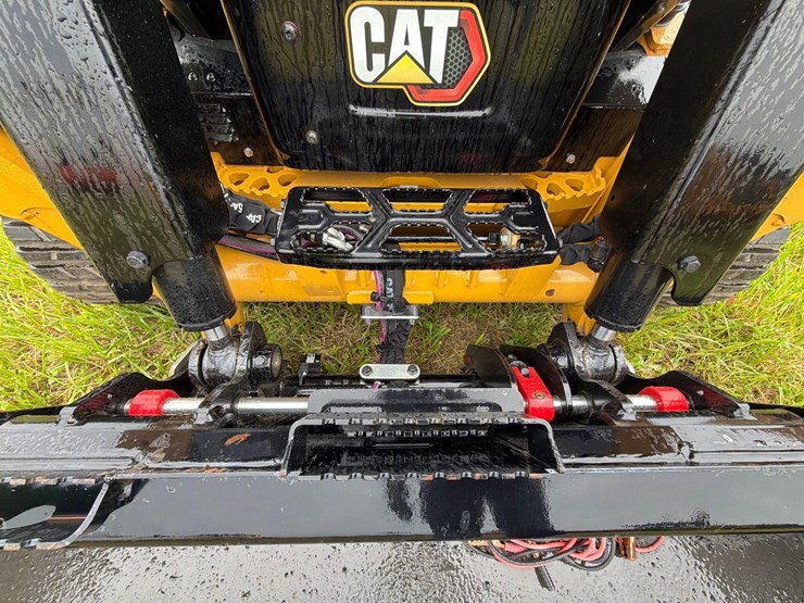 2025-caterpillar-255-image-18