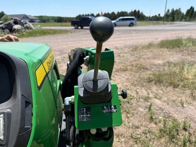 john-deere-3032e-image-57