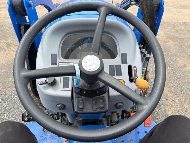 new-holland-workmaster-35-image-18