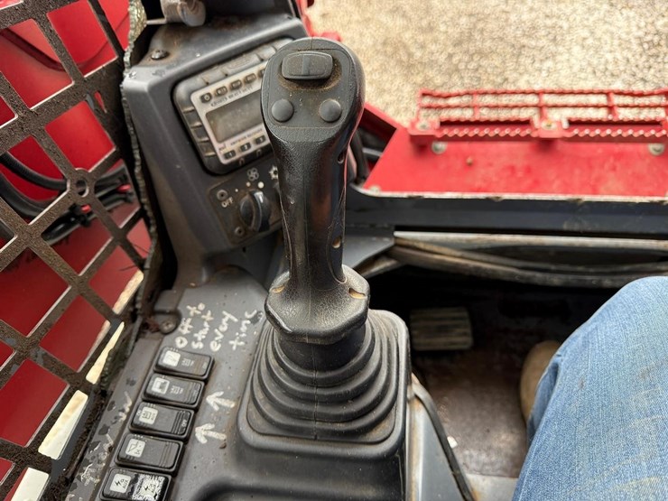 2022-takeuchi-tl12r2-image-26