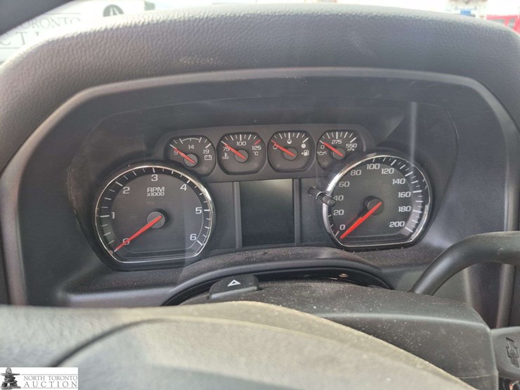 2017-chevrolet-silverado-2500hd-image-18