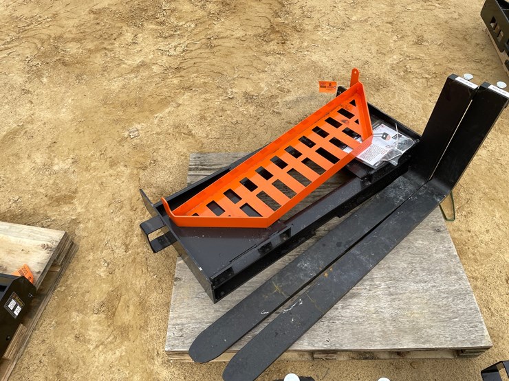 #2007-•-new-wolverine-skid-steer-pallet-fork-frame-with-forks-image-1