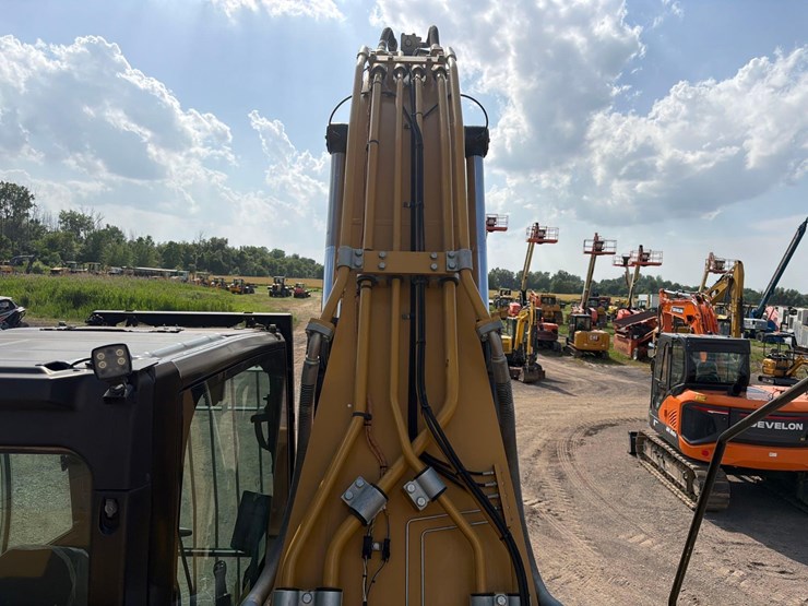 2023-caterpillar-340-image-27