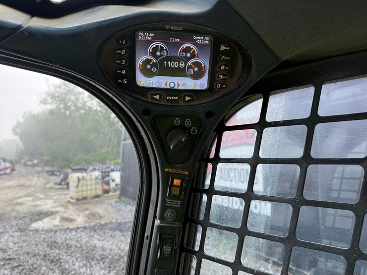 2019-bobcat-t740-image-23
