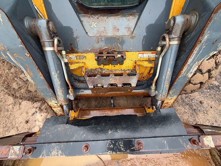 deere-326e-image-15